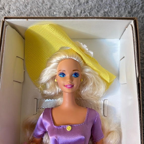 - - ✨ Vintage NRFB Spring Blossom Barbie ~ Avon exclusive - Picture 2 of 13